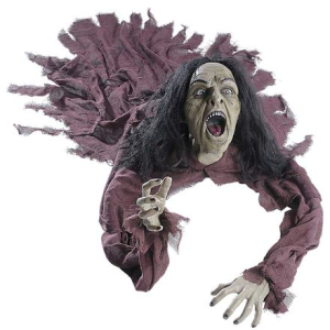 Strega parlante con occhi luminosi