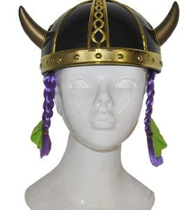 Elmo vichingo con trecce